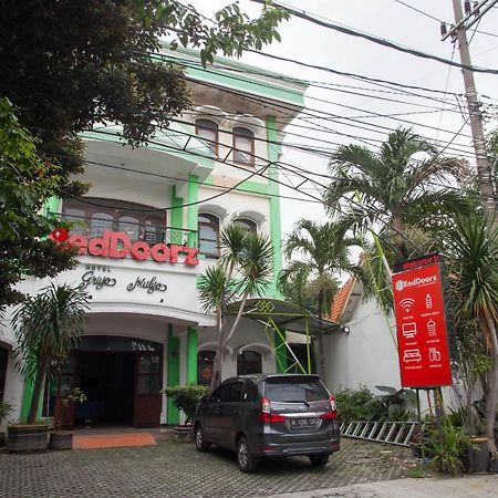 Reddoorz @ Genteng Surabaya 2 Exterior photo