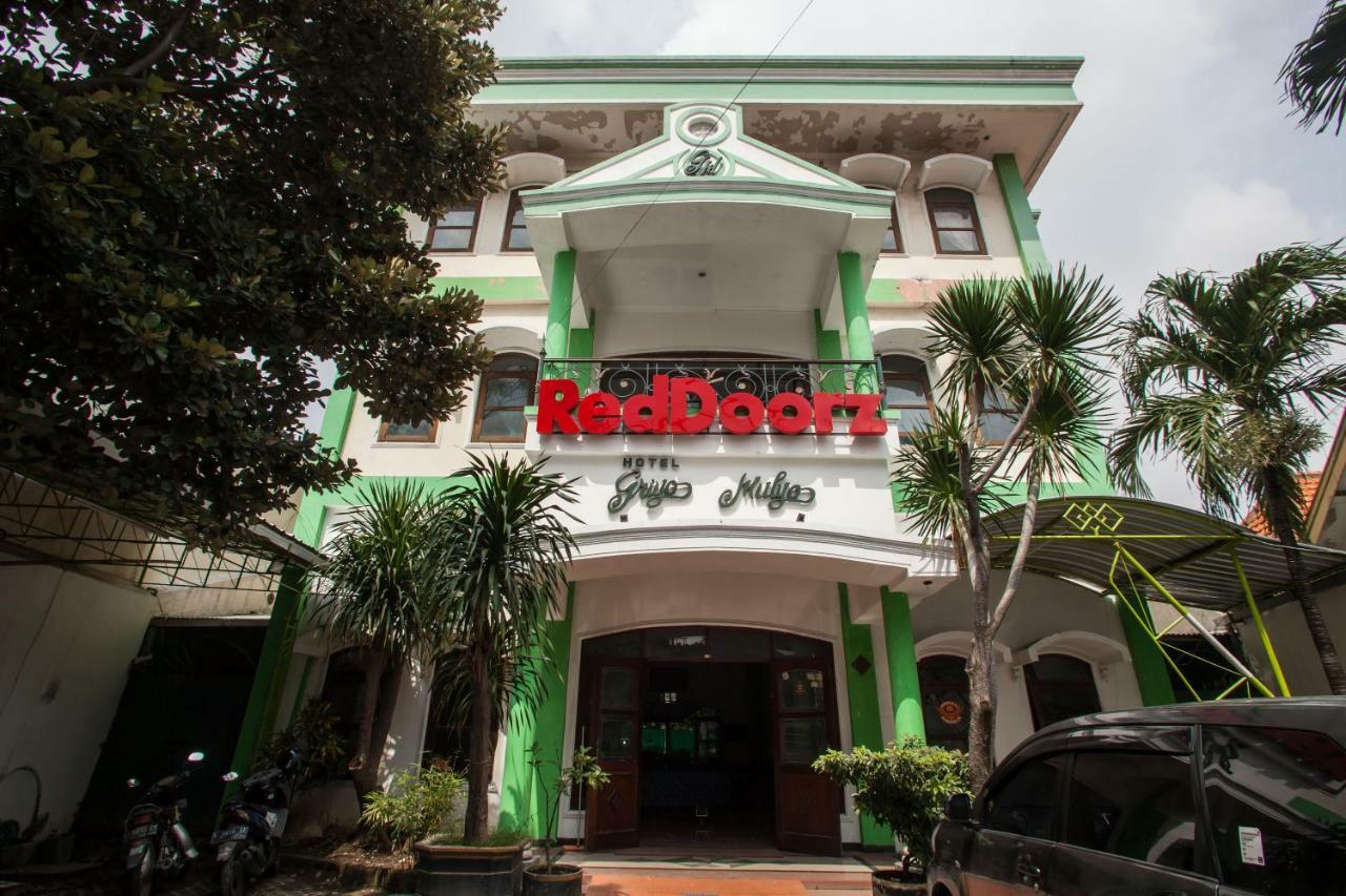 Reddoorz @ Genteng Surabaya 2 Exterior photo