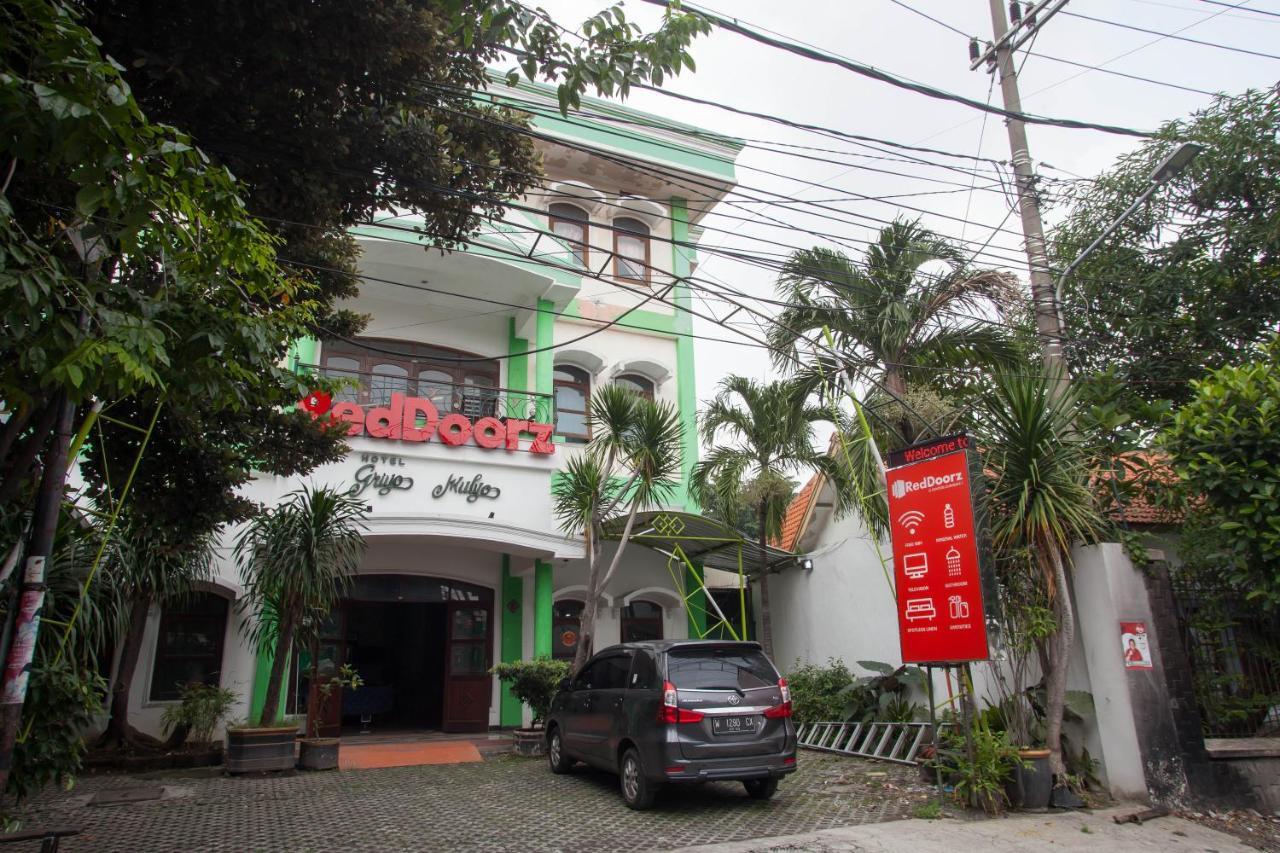 Reddoorz @ Genteng Surabaya 2 Exterior photo